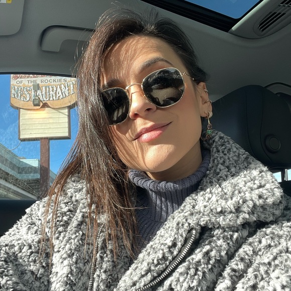 Meet the Posher Other - Meet your Posher, Jullia